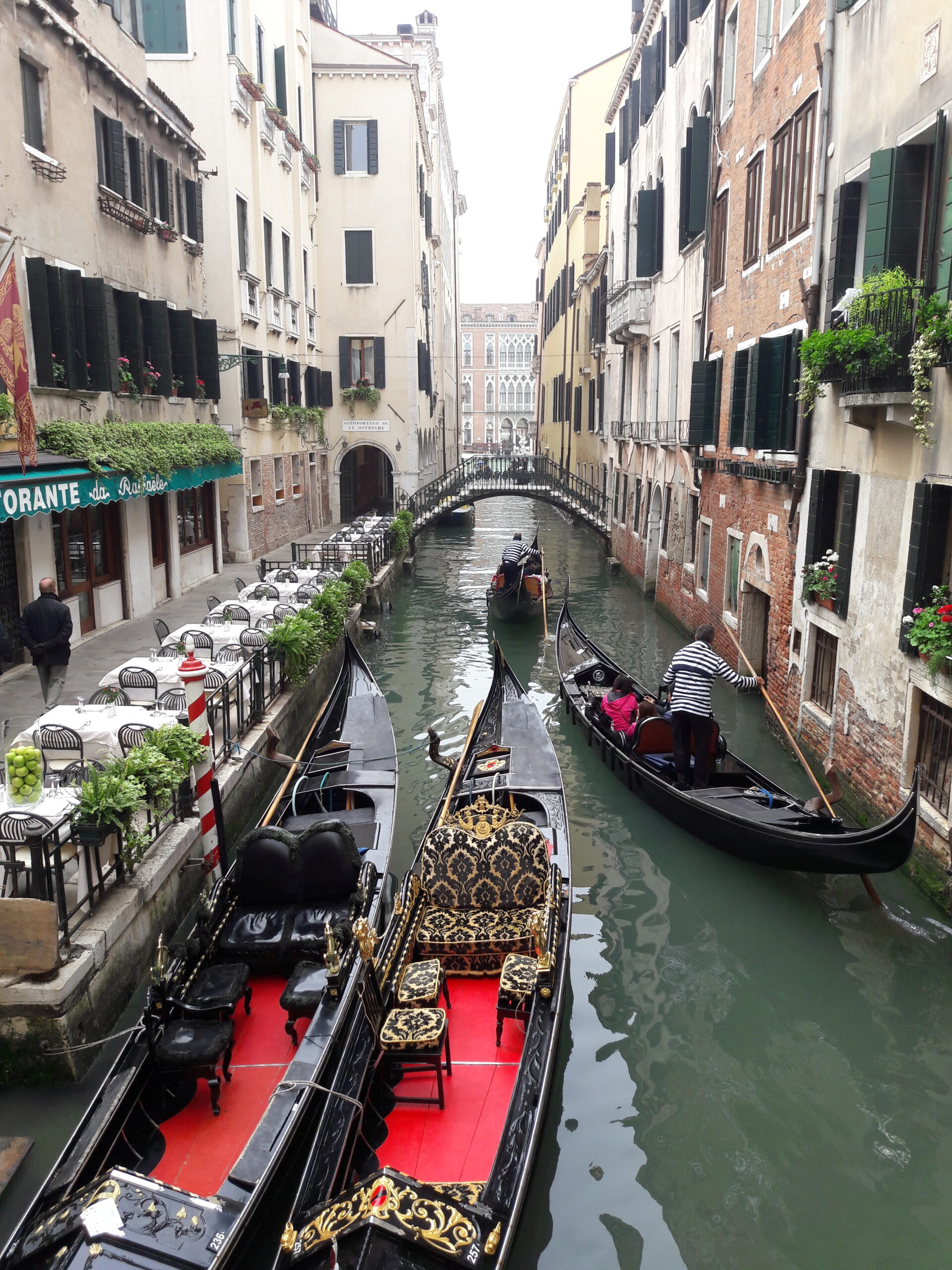 Benetke, potovanje v italijo, venice, venice parking, parking venice, parking benetke, benetke parking, italy, italija, parkiranje v benetkah, parkiranje benetke, kje parkirati v benetkah, vlak benetke, kako do benetk, kako do benetk z vlakom, kako z vlakom v benetke, z vlakom, z vlakom v benetke, benetke italija, kje parkirati benetke, kje parkirati v benetkah, benetke letališče, benetke železniška postaja, kje parkirati blizu železniške postaje v benetkah, benetke mestre, parkirna hiša benetke, benetke parkirna hiša, vožnja z vlakom, vstopnina benetke, vstopnica benetke, turistična taksa za benetke, benetke italija, kdaj je treba plačati takso v benetkah, v benetkah, gondola, vožnja z gondolo v benetkah, vožnja po kanalih, kanali benetke, ponte di rialto, 