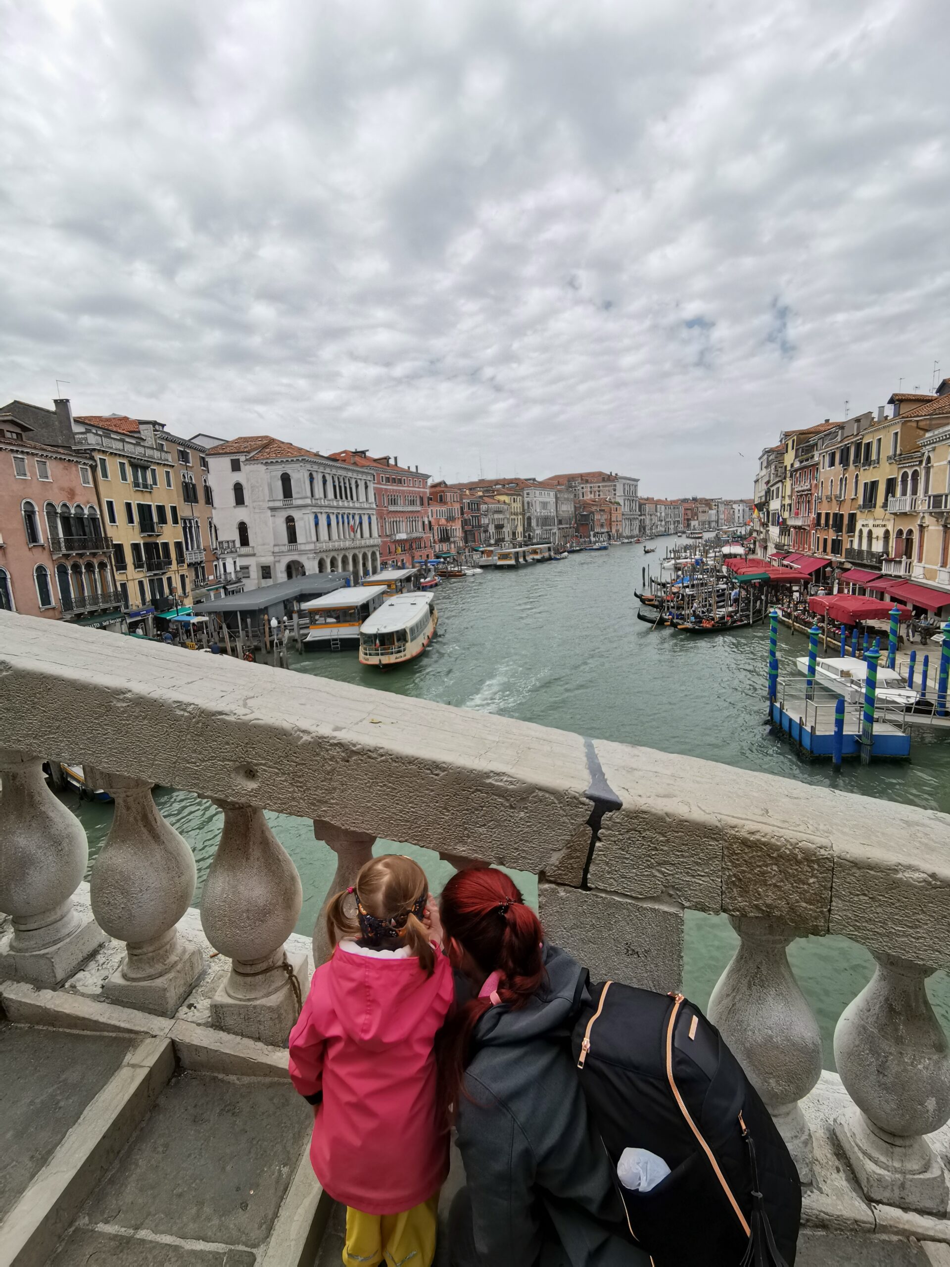 Benetke, potovanje v italijo, venice, venice parking, parking venice, parking benetke, benetke parking, italy, italija, parkiranje v benetkah, parkiranje benetke, kje parkirati v benetkah, vlak benetke, kako do benetk, kako do benetk z vlakom, kako z vlakom v benetke, z vlakom, z vlakom v benetke, benetke italija, kje parkirati benetke, kje parkirati v benetkah, benetke letališče, benetke železniška postaja, kje parkirati blizu železniške postaje v benetkah, benetke mestre, parkirna hiša benetke, benetke parkirna hiša, vožnja z vlakom, vstopnina benetke, vstopnica benetke, turistična taksa za benetke, benetke italija, kdaj je treba plačati takso v benetkah, v benetkah, gondola, vožnja z gondolo v benetkah, vožnja po kanalih, kanali benetke, ponte di rialto, 