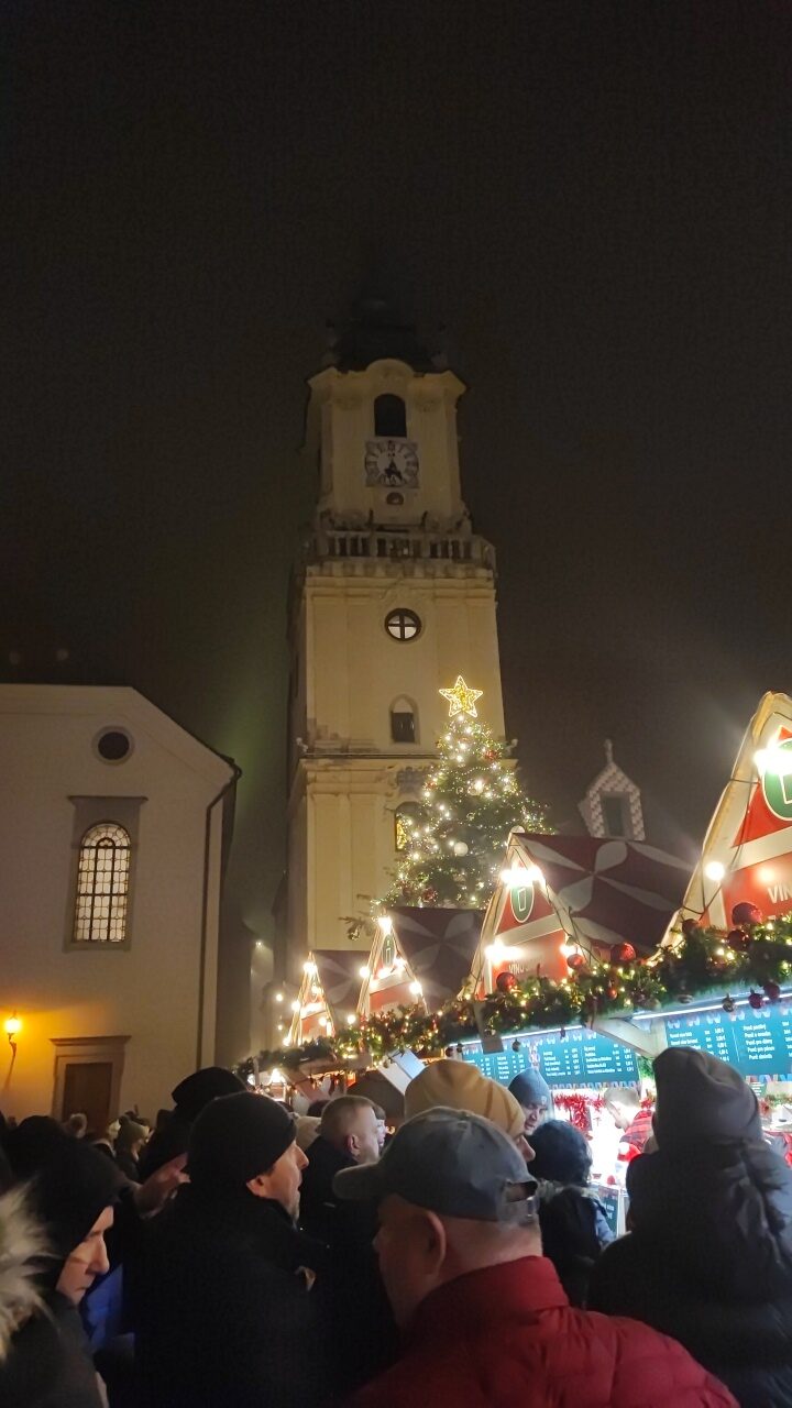 bratislava, christmas market, bratislava christmas market, trideseta, sanja, bratislava za božič, bratislava novo leto, bratislava 2024, novo leto 2024, novo leto, božična bratislava, božični sejmi, božič, predbožična bratislava, predbožični sejmi, christmas markets in europe, slovaška, slovakia, božični sejmi v evropi, adventni sejmi, advent, advent bratislava, 2025, prazniki